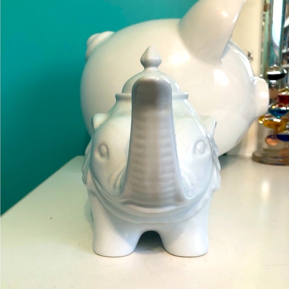 White porcelain elephant teapot - Picture 3 of 6